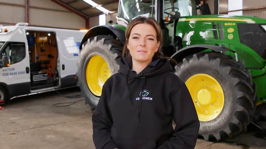 VLOG - Kirstie 6250R tyre change